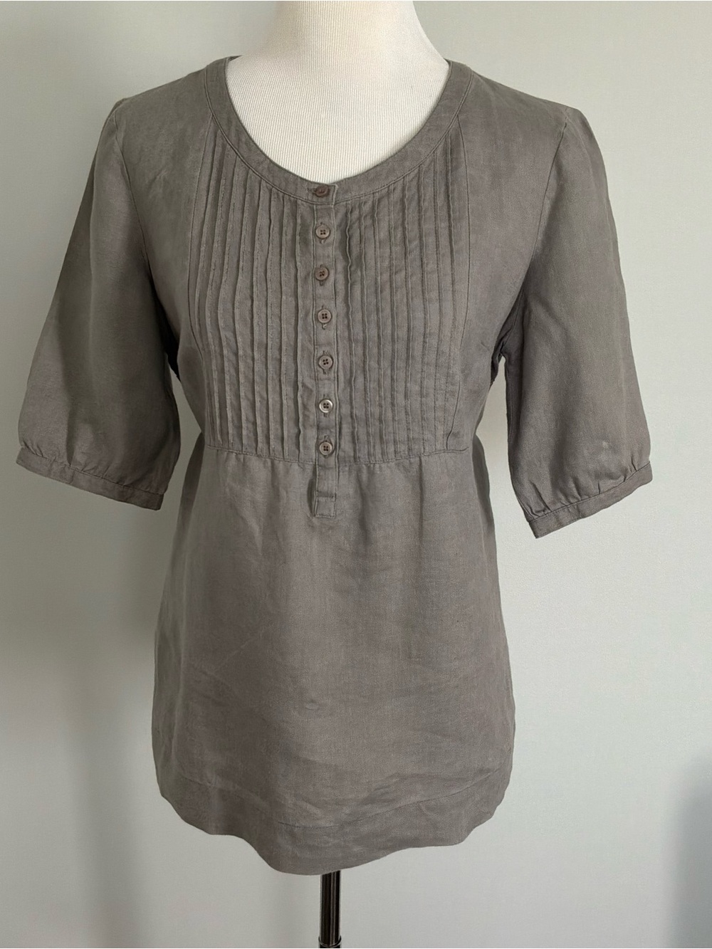 Women’s Size 8 Regatta Short Sleeve Taupe Tie Back Tunic Pin-Tuck Front Detail